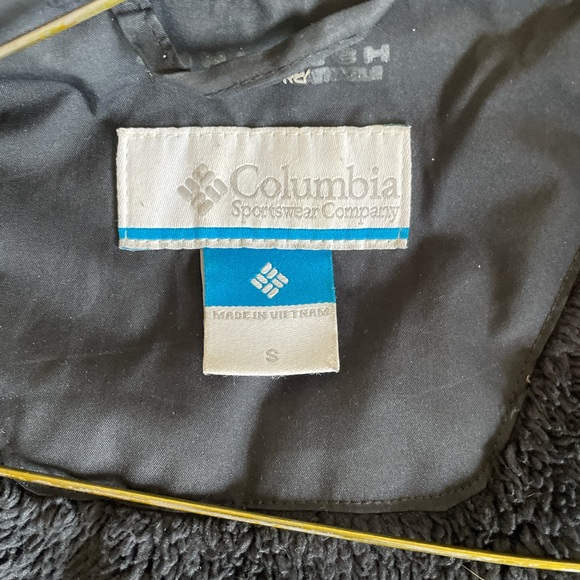 Well, cared for Columbia jacket – spring/fall. Used but no damage. - Picture 2 of 3